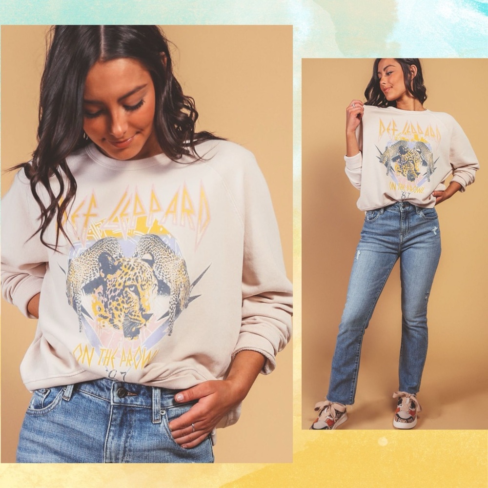 daydreamer • def leppard on the prowl varsity crew sweatshirt in sand s